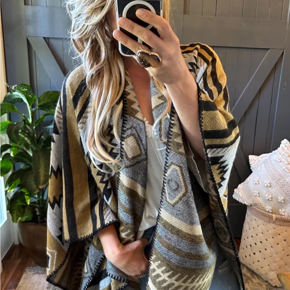New Western Geometric Cozy Blanket Cardigan Sweater Wrap Shawl Yellowstone - Picture 1 of 8